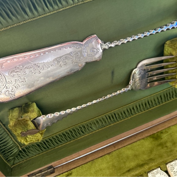 Antique Sheffield MARKED fish flatware and serving set! Bargain price! - Picture 5 of 12
